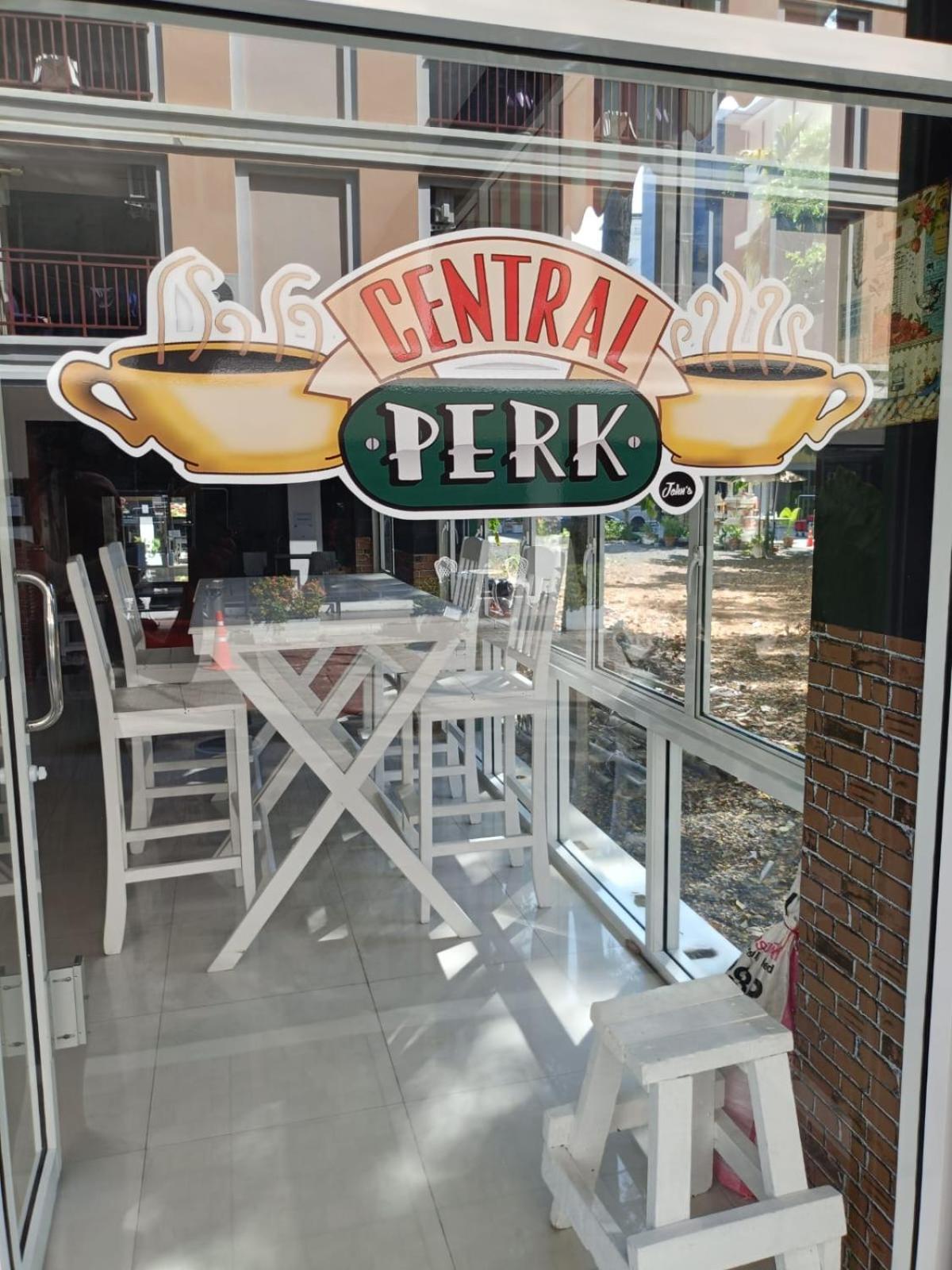 Central Perk Hotel Patong Exterior foto